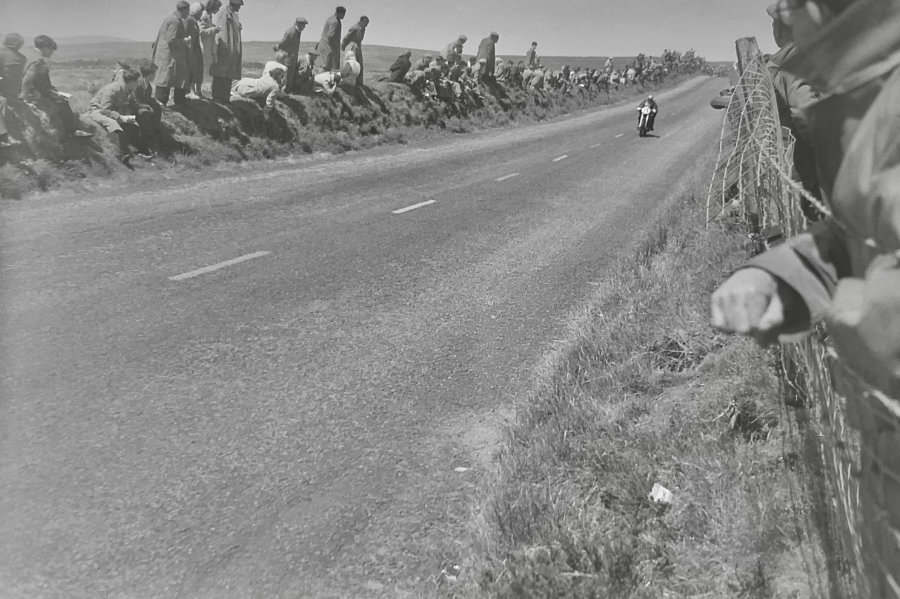 Johnny Lockett (#21) heading towards Creg-ny-Baa