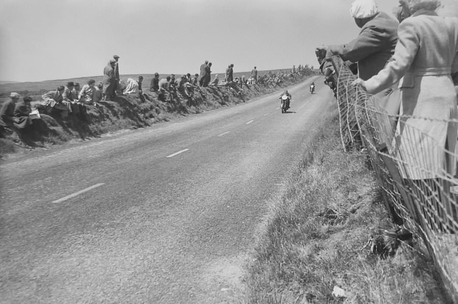 E.W.J. Braine (#59) heading towards Creg-ny-Baa